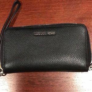 wallet/phone wristlet.